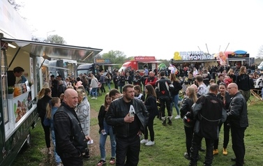 Festiwal Foodtruck&oacute;w Żarciowozy + Otwarcie sezonu motocyklowego w Namysłowie 42