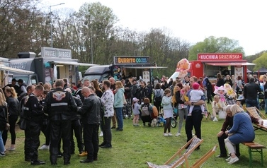 Festiwal Foodtruck&oacute;w Żarciowozy + Otwarcie sezonu motocyklowego w Namysłowie 43