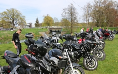 Festiwal Foodtruck&oacute;w Żarciowozy + Otwarcie sezonu motocyklowego w Namysłowie 73