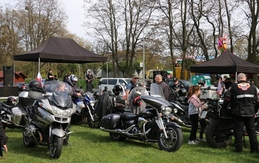 Festiwal Foodtruck&oacute;w Żarciowozy + Otwarcie sezonu motocyklowego w Namysłowie 74