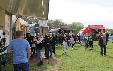 Festiwal Foodtruck&oacute;w Żarciowozy + Otwarcie sezonu motocyklowego w Namysłowie 76