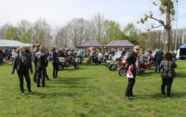 Festiwal Foodtruck&oacute;w Żarciowozy + Otwarcie sezonu motocyklowego w Namysłowie 77
