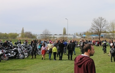 Festiwal Foodtruck&oacute;w Żarciowozy + Otwarcie sezonu motocyklowego w Namysłowie 85