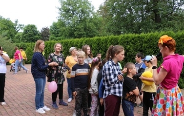 Wizyta w plac&oacute;wkach opiekuńczych z okazji Dnia Dziecka 2022 38