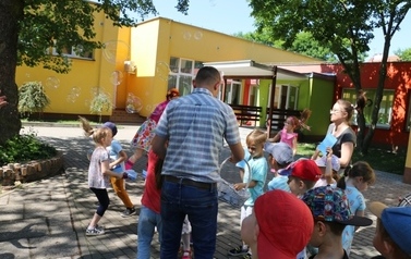 Wizyta w plac&oacute;wkach opiekuńczych z okazji Dnia Dziecka 2022 52