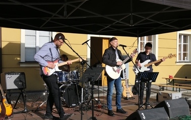 Letnia Scena NOK - 10.07.2022r. (koncert WWSosnowski, gry i zabawy dla dzieci, plener malarski) 17