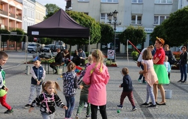 Letnia Scena NOK - 10.07.2022r. (koncert WWSosnowski, gry i zabawy dla dzieci, plener malarski) 23