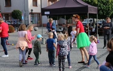 Letnia Scena NOK - 10.07.2022r. (koncert WWSosnowski, gry i zabawy dla dzieci, plener malarski) 29