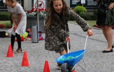 Letnia Scena NOK - 10.07.2022r. (koncert WWSosnowski, gry i zabawy dla dzieci, plener malarski) 75