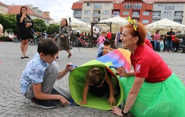 Letnia Scena NOK - 10.07.2022r. (koncert WWSosnowski, gry i zabawy dla dzieci, plener malarski) 83