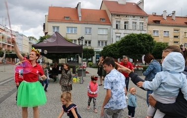 Letnia Scena NOK - 10.07.2022r. (koncert WWSosnowski, gry i zabawy dla dzieci, plener malarski) 92