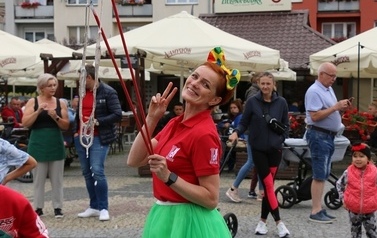 Letnia Scena NOK - 10.07.2022r. (koncert WWSosnowski, gry i zabawy dla dzieci, plener malarski) 101