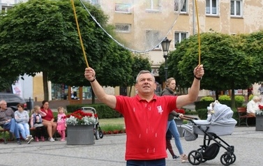 Letnia Scena NOK - 10.07.2022r. (koncert WWSosnowski, gry i zabawy dla dzieci, plener malarski) 102