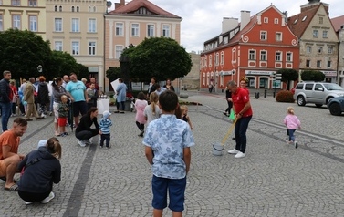 Letnia Scena NOK - 10.07.2022r. (koncert WWSosnowski, gry i zabawy dla dzieci, plener malarski) 111