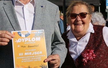 Letnia Scena NOK - Namysłowski Festiwal Piosenki Seniora + Wystawa zabytkowych rower&oacute;w, Pokaz mody z lat 20 i 30 8