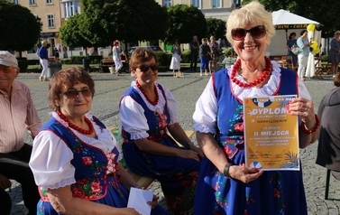 Letnia Scena NOK - Namysłowski Festiwal Piosenki Seniora + Wystawa zabytkowych rower&oacute;w, Pokaz mody z lat 20 i 30 9