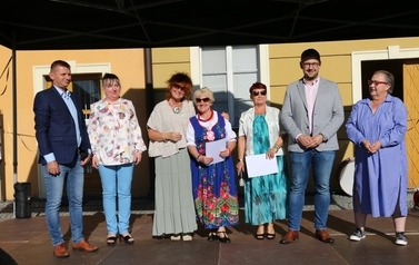 Letnia Scena NOK - Namysłowski Festiwal Piosenki Seniora + Wystawa zabytkowych rower&oacute;w, Pokaz mody z lat 20 i 30 15