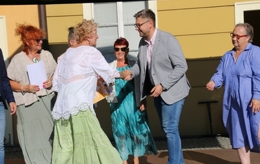 Letnia Scena NOK - Namysłowski Festiwal Piosenki Seniora + Wystawa zabytkowych rower&oacute;w, Pokaz mody z lat 20 i 30 19