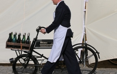 Letnia Scena NOK - Namysłowski Festiwal Piosenki Seniora + Wystawa zabytkowych rower&oacute;w, Pokaz mody z lat 20 i 30 70