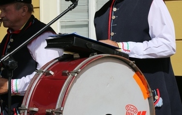 Letnia Scena NOK - Namysłowski Festiwal Piosenki Seniora + Wystawa zabytkowych rower&oacute;w, Pokaz mody z lat 20 i 30 122