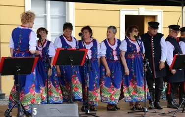 Letnia Scena NOK - Namysłowski Festiwal Piosenki Seniora + Wystawa zabytkowych rower&oacute;w, Pokaz mody z lat 20 i 30 123