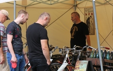 Letnia Scena NOK - Namysłowski Festiwal Piosenki Seniora + Wystawa zabytkowych rower&oacute;w, Pokaz mody z lat 20 i 30 127