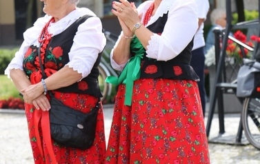Letnia Scena NOK - Namysłowski Festiwal Piosenki Seniora + Wystawa zabytkowych rower&oacute;w, Pokaz mody z lat 20 i 30 128