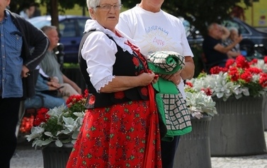 Letnia Scena NOK - Namysłowski Festiwal Piosenki Seniora + Wystawa zabytkowych rower&oacute;w, Pokaz mody z lat 20 i 30 142
