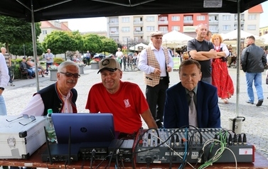 Letnia Scena NOK - Namysłowski Festiwal Piosenki Seniora + Wystawa zabytkowych rower&oacute;w, Pokaz mody z lat 20 i 30 149
