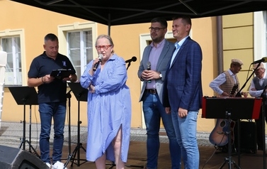 Letnia Scena NOK - Namysłowski Festiwal Piosenki Seniora + Wystawa zabytkowych rower&oacute;w, Pokaz mody z lat 20 i 30 156