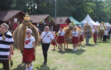 Dożynki Gminne 2022 - obrzędy dożynkowe, występy zespoł&oacute;w ludowych 151